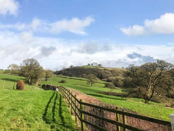 Ffynnonlwyd Cottage Llangynin Bagian luar foto